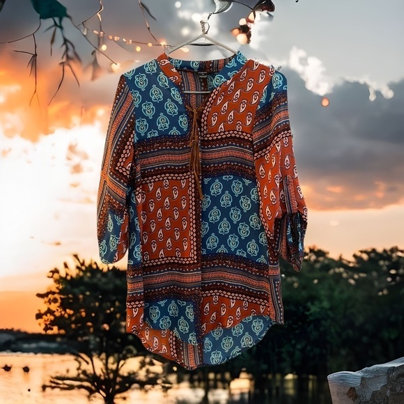 Beautiful womens tunic - Picture 2 of 5